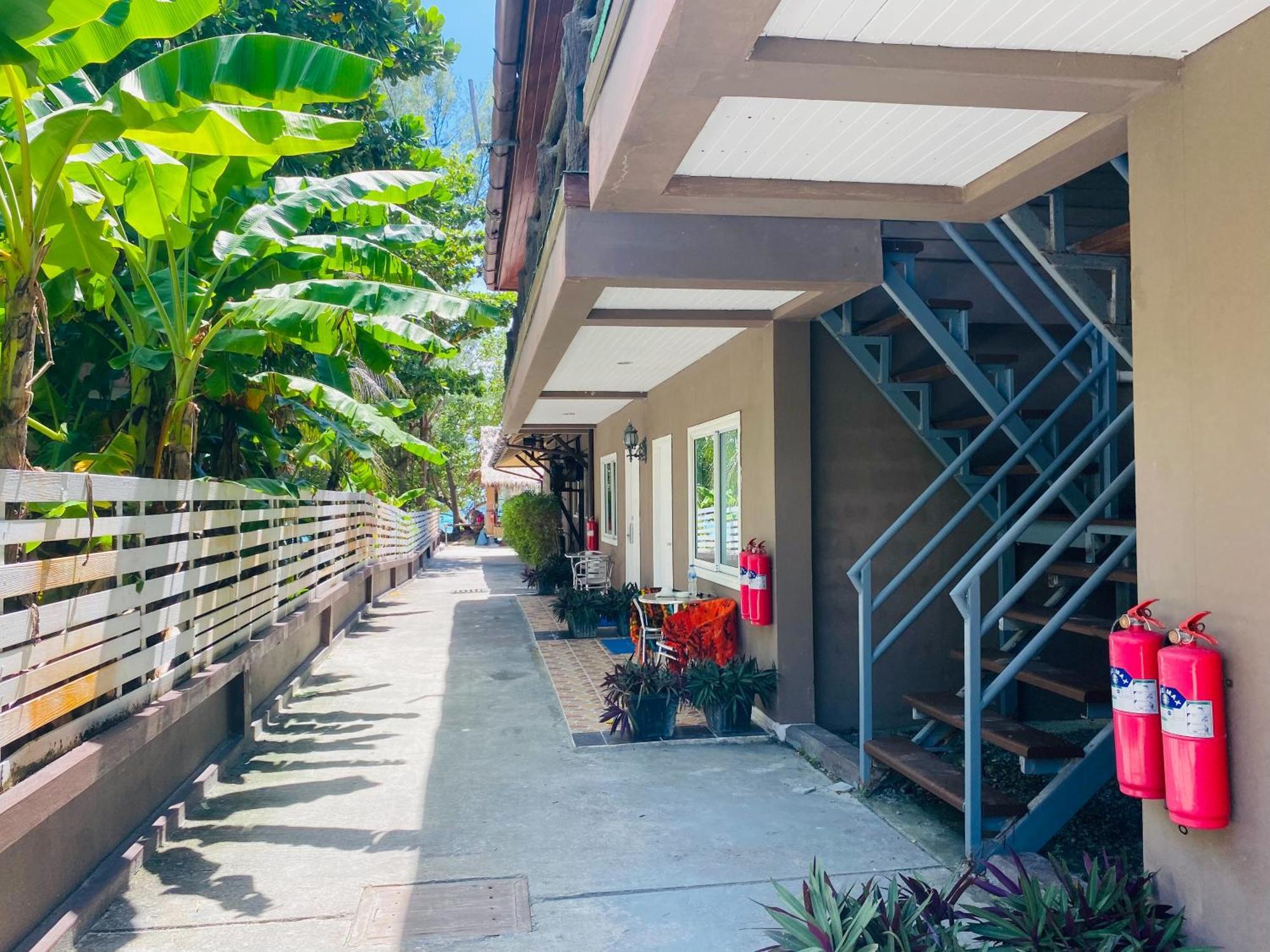 Bella Vista Beach Resort Koh Lipe Bagian luar foto